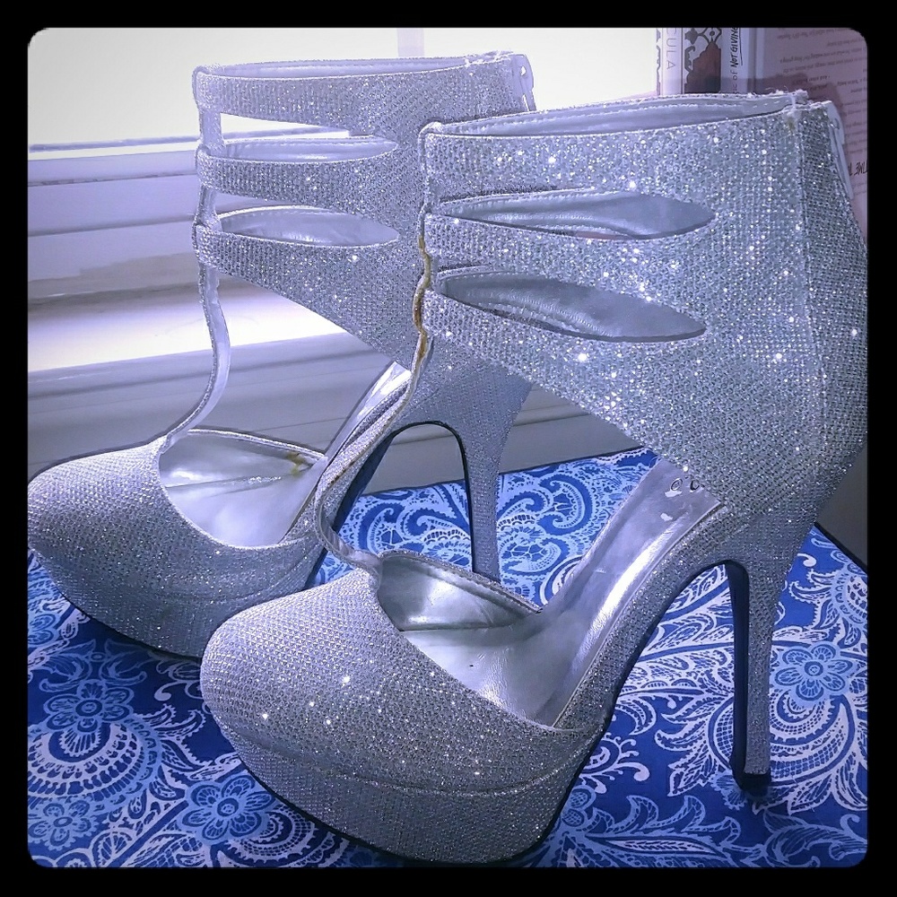 NWOT Qupid Silver Sparkle Stiletto Heel